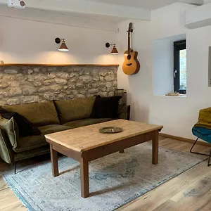 Charming Typical Stone House With Modern Amenities Hébergement de vacances